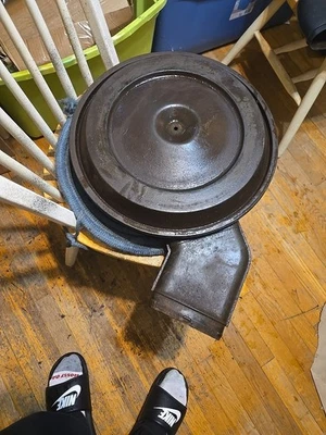 CHEVY GMC TRUCK BLAZER JIMMY SUBURBAN V8 4v AIR  CLEANER Assy Oe Solid 25097954  - Image 1 of 4