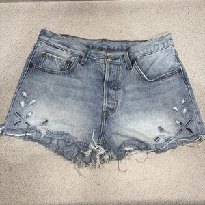 Women’s Levi’s 501 Denim Jean Shorts Light Wash Cutout Designs Sz W30 - Picture 1 of 10