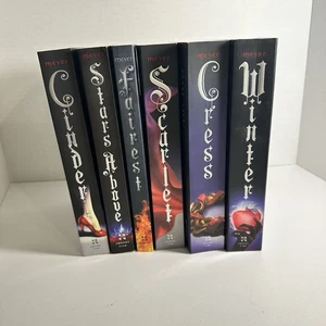 The Lunar Chronicles Boxed Set: Cinder, Scarlet, Cress, Fairest, Stars Above, - Bild 1 von 15