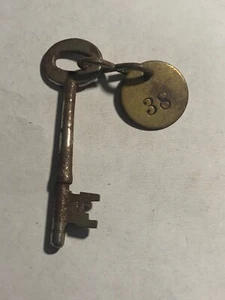 Vintage Antique Hotel Motel Room Key BRASS Fob with Skeleton Key #38 1920's-30's - Bild 1 von 2