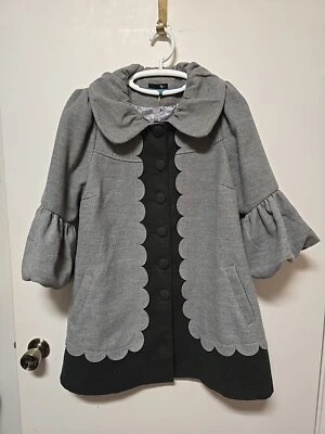 Abrigo de mujer RYU GRIS Y NEGRO detalle de vieira cuello grande manga globo MEDIANO Foto 1 de 4