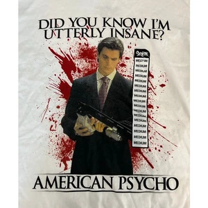 T-shirt grafica AMERICAN PSYCHO NUOVA "Sapevi che sono completamente pazza?" - Foto 1 di 4