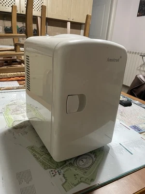 Minifrigo Mini Frigo Frigorifero Piccolo da Viaggio Funzione Raffredda/Riscalda - Immagine 1 di 4