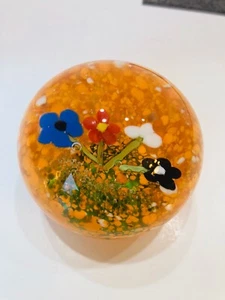 ART GLASS PAPERWEIGHT ORANGE FLOWER BOUQUET BLUE RED WHITE BLACK MURANO? (1C) - Picture 1 of 5
