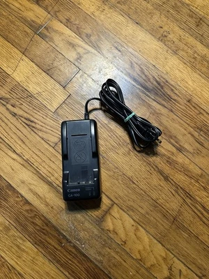 Cargador de batería original genuino para videocámara Canon CA-100A solamente  Foto 1 de 3