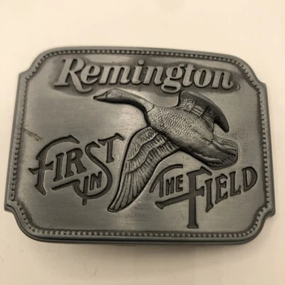 Fivela de cinto de estanho vintage Remington First In The Field “Canada Goose” 1980 - Imagem 1 de 4