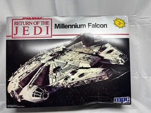 MPC Return of the Jedi Millennium Falcon Kit #8917 Model Kit, Dented Box - Picture 1 of 16