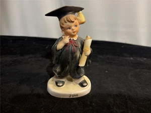 Vintage Lefton June Geburtstag Junge Figur 2300 Serie mit Diplom - Bild 1 von 1