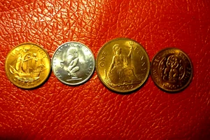 Cookinseln ~Fruchtbarkeitsgott~-HALH PENNY-ONE PENNY-HALBER PENNY - Bild 1 von 2
