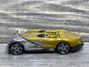 Mattel Hot Wheels 2004 Xtreemster Gold Silver 2 Seat Convertible Die Cast Model - Picture 1 of 7