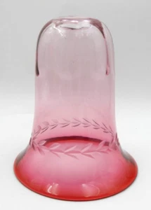 ANTIKER GLOCKENFÖRMIGER CRANBERRY-LAMPENSCHIRM AUS GEÄTZTEM GLAS - Bild 1 von 16