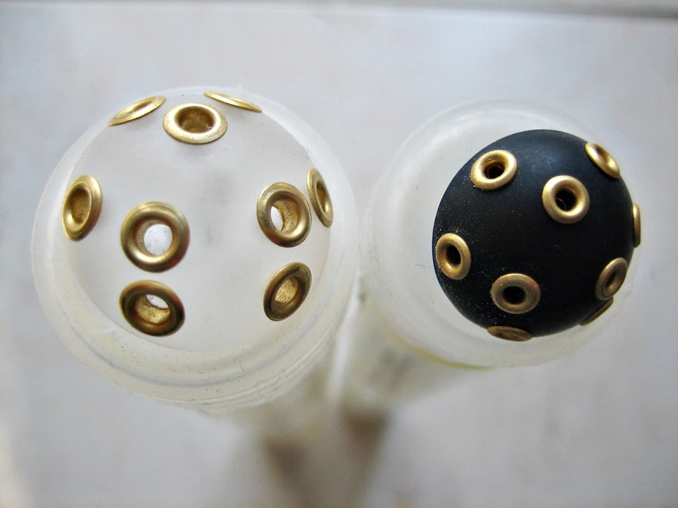 Interessante Kunststoff-Knöpfe - "Nieten" - 17mm und 22mm - 2 Farben zur Wahl - Bild 1 von 1