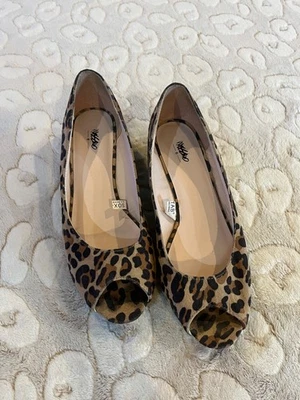 Cuñas peep toe con estampado de leopardo Massimo para mujer talla 9,5 Foto 1 de 4