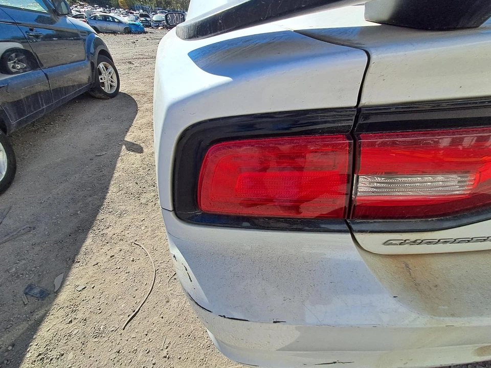 Used Left Tail Light Assembly fits: 2013 Dodge Charger quarter panel mounted Lef - Image 1 of 4