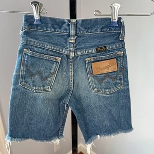 Vintage Wrangler Kids Denim Cutoff Shorts 1970s Made in USA – Size 8 Slim - Picture 1 of 6