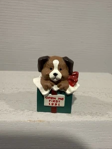 PUPPY DOG Open Me First - 1991 Hallmark Merry Miniatures Christmas Figure - Picture 1 of 8