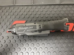 Herramientas a presión 14.4v inalámbrico tornillo pistola taladro en línea CTSS761GM titanio oscuro - Imagen 1 de 3