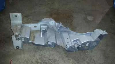 JAGUAR S TYPE 2005 2006 2007 2008 RIGHT SIDE HEADLIGHT BRACKET  Foto 1 de 2