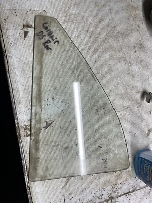 Chevrolet Corvair 1963, lado del conductor, vidrio lateral trasero Foto 1 de 4