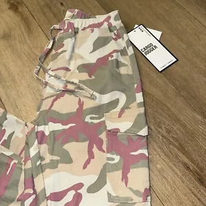 Almost Famous Juniors Soft Pink Camo Cargo Jogger Size Medium New - Picture 1 of 8