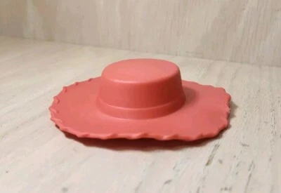 Sombrero de repuesto para muñeca Jessie Toy Story de Disney Pixar SOLO plástico rojo 3 1/2 pulgadas Foto 1 de 4