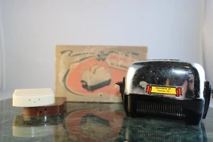 Vintage Pop Up Toaster Salt & Pepper Set Made in USA 1950's-60's In Original Box - Picture 1 of 16