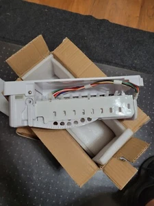 DA97-15217D Samsung refrigerator ice makers - Picture 1 of 3