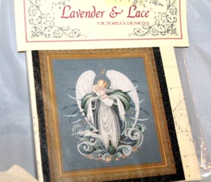 Lavendel & Spitze viktorianische Designs Kreuzstich (Engel des Meeres) NEU! mit Stoff - Bild 1 von 2