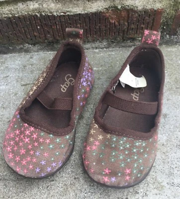 Zapatos de vestir BABY GAP niña flor marrón talla 5 tela vacaciones Foto 1 de 2