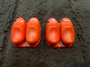 2 juegos de zapatos holandeses rojos de KLM Airlines agitadores de sal y pimienta sin usar - Imagen 1 de 7