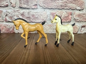 Hartland Kunststoff Lauffohlen Pferd Figur braun creme schwarz Baby - Bild 1 von 9