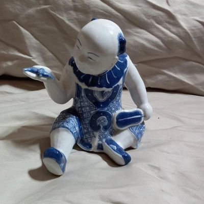 Niño chino sosteniendo pájaro 6"+ figura de porcelana figura azul blanco China Foto 1 de 4