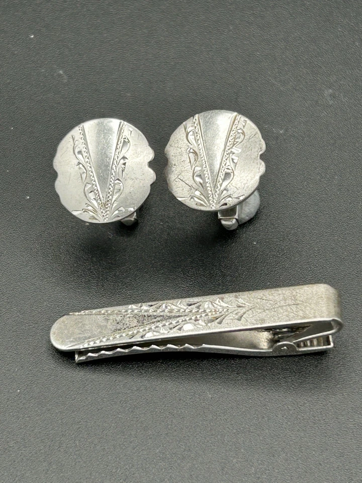 Juego de gemelos y clips de corbata vintage de plata de ley Marvel grabados años 60 Foto 1 de 4