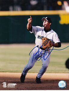 BRET BOONE  SEATTLE MARINERS   ACTION SIGNED 8x10