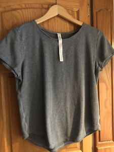 LuluLemon Womens Gray T-shirt Size 6 Cotton