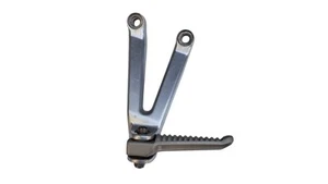 SUPPORTO PEDANA POSTERIORE SINISTRA ORIGINALE YAMAHA YZF-R1 2003 - Imagen 1 de 10