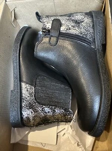 Clarks Chelsea II Black & Silver Distressed Size 32 AU 13.5 Shoes Boots - Picture 1 of 4