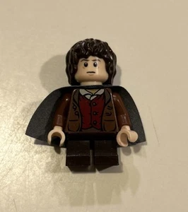 Lego LOTR Minifigura - lor003 Frodo Bolsones - Capa Gris Azulado Oscuro - 9470 - Imagen 1 de 4