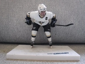 NHL Pittsburgh Penguins SIDNEY CROSBY Figur mit Pucks McFarlane 2007 Serie 16 - Bild 1 von 11