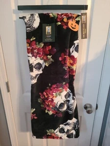 Cynthia Rowley 2023 Halloween Red Roses And Skull Throw Blanket - Picture 1 of 5