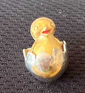 VINTAGE AVON Chick Eggshell Egg AVON Tie Tack Lapel Pin  - Picture 1 of 4