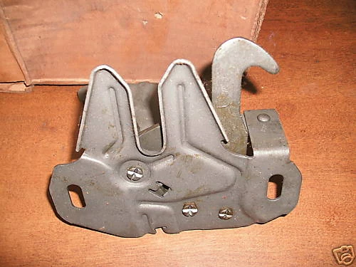 Nuevo de Lote Antiguo Ford Galaxy XL 1969 1970 LTD CAPÓ PESTILLO C9AZ-16700-A Foto 1 de 1