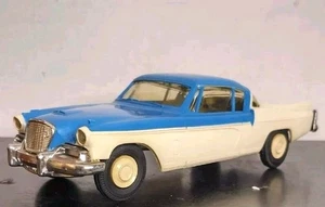 1956 Studebaker Golden Hawk 1/25 Friction Promo, AMT Modellauto, creme/blau - Bild 1 von 8