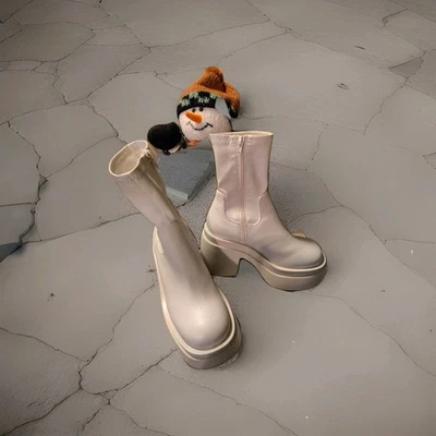 Botas go-go blancas al tobillo para dama Foto 1 de 4