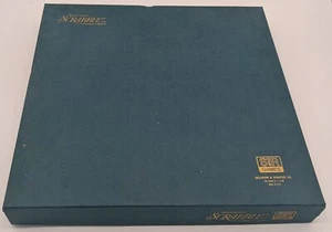 NEW IN OPEN BOX Scrabble Crossword Game Racks Selchow & Righter 1973 Vintage - Imagen 1 de 4