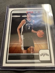 Aros de la NBA 2023-24 Panini - Novatos #277 Victor Wembanyama (RC) - Imagen 1 de 2