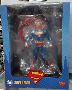 DC HEROES SUPERMAN CLASSIC VERSION 1:8 SCALE PVC STATUE - PREVIEWS EXCLUSIVE