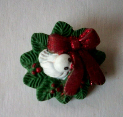 ¿Vintage años 80?  Broche prendedor plástico Navidad Fun World Dove in Wreath Foto 1 de 3