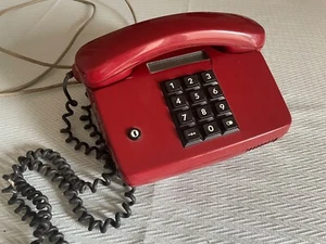 Tasten Telefon weinrot 80 er Jahre Post Telefon mit Schloss rot - Bild 1 von 4