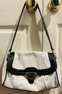 Bolso de hombro B. Makowsky blanco y negro de cuero genuino - Imagen 1 de 4
